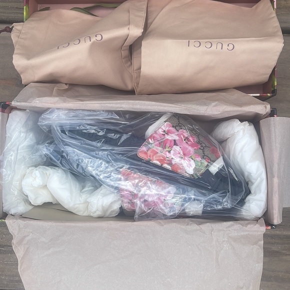 GUCCI SLIDES NEVER BEEN WORN - Picture 3 of 5